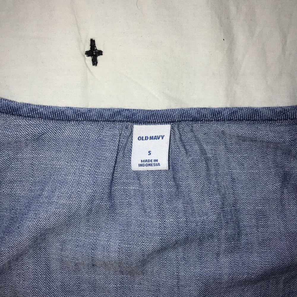 Sleeveless Chambray Flounce Top - Picture 3 of 4